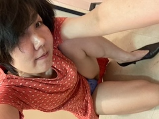 Red dress and blue panties&nbsp;赤のワンピースと青のパンティー