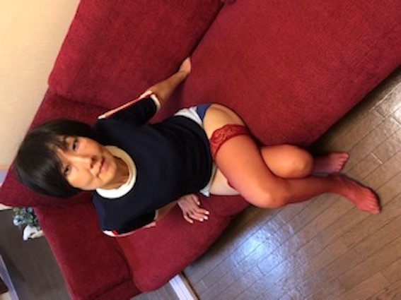 Red stockings and relaxing at home 赤いストッキングと家でリラックス