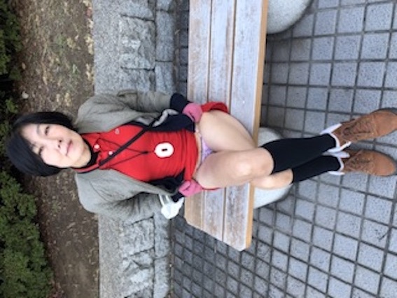 Pose on a bench by Tokyo Bay&nbsp;東京湾岸のベンチでポーズ