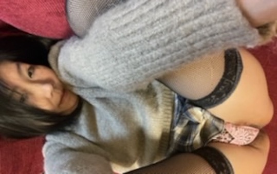 Small Tartan Skirt and Pink Panties タータンチェックのミニスカートとピンクのパンティー